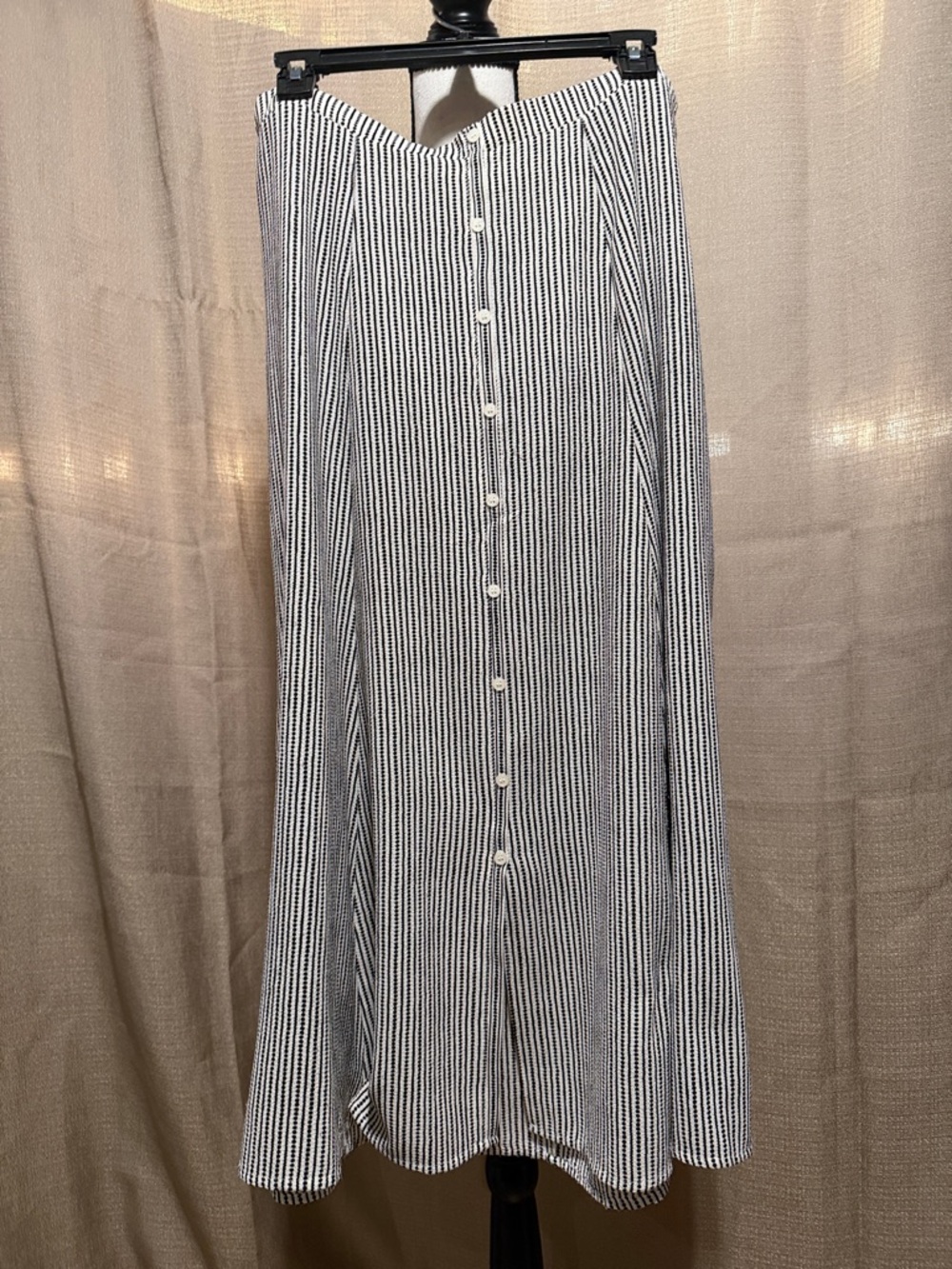 Max Studio Black and White Vertical-Stripe Button-Front Maxi Skirt Sz M